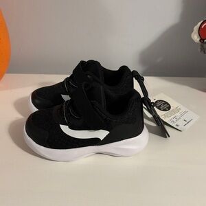 5/$25 NWT Size 5 Black and White Toddler Sneakers